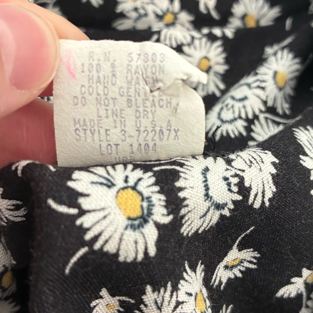 Vintage 80s Daisy Print Blouse - Picture 9 of 10